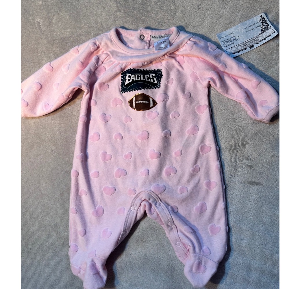 Mini Muffin Philadelphia Eagles Baby Girl Pink Heart  Sleeper NWT premie 0-7lbs
